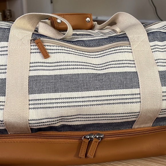 Weekender Bag - Picture 3 of 3